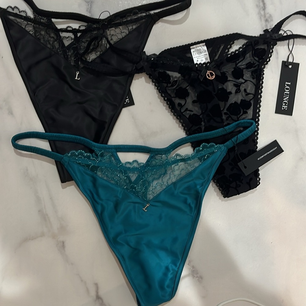 LOUNGE thongs